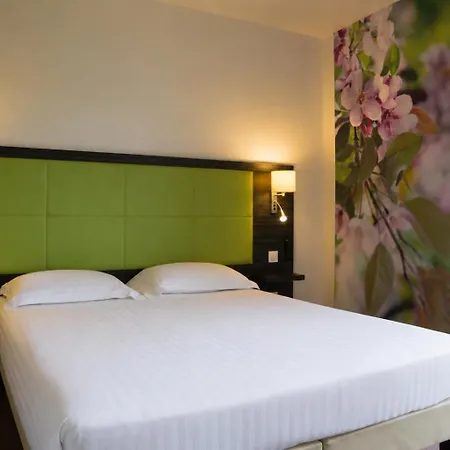 Hotel The Originals City, La Verriaire, Cholet Sud 3*
