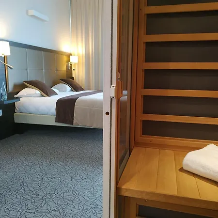 Hotel The Originals City, La Verriaire, Cholet Sud 3*