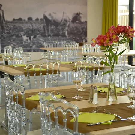Hotel The Originals City, La Verriaire, Cholet Sud